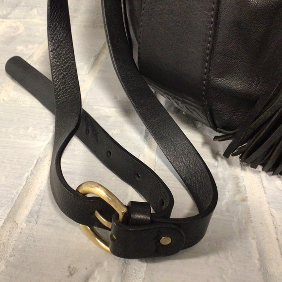 BLACK CROSSBODY LEATHER BUCKET BAG WITH FRINGES - Picture 4 of 15